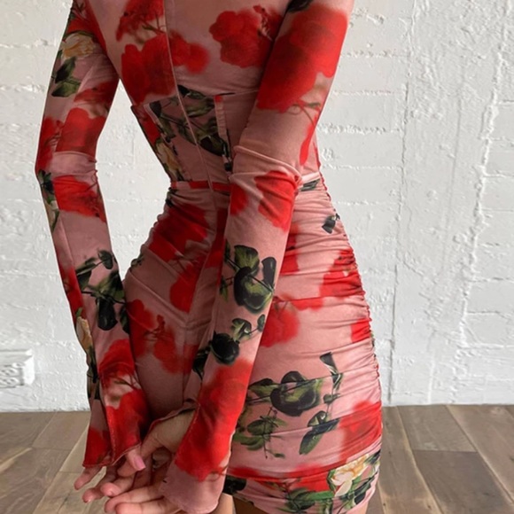 Sexy Red and Pink Floral Dress 🌹 - Picture 2 of 6